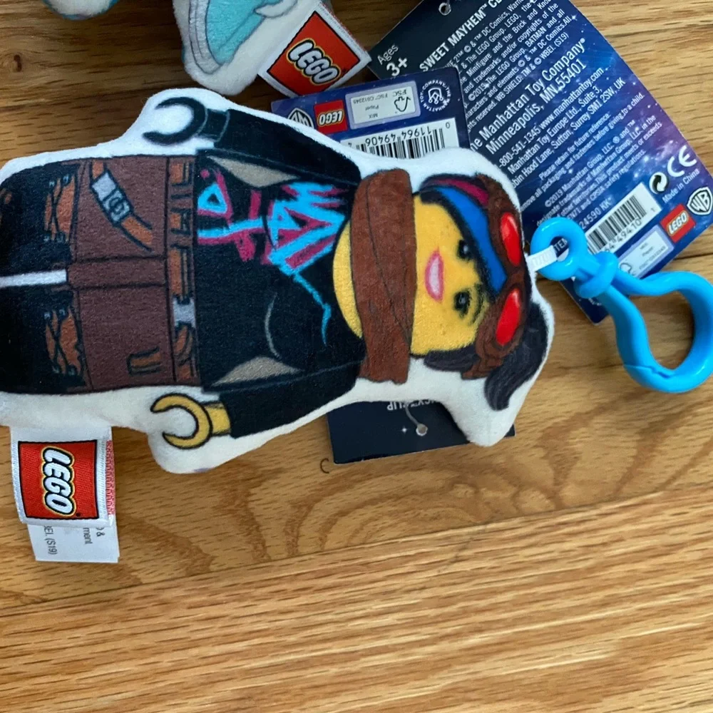 3 Lego clips